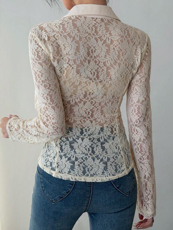 Chemise en dentelle à fleurs, manches longues et boutonnée